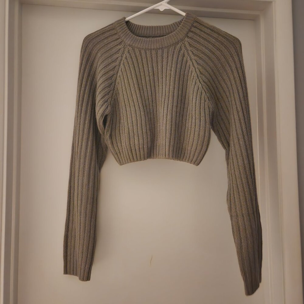 Light gray cropped sweater